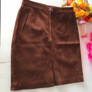 GLOBAL IDENTITY G lll Leather skirt. Size9/10